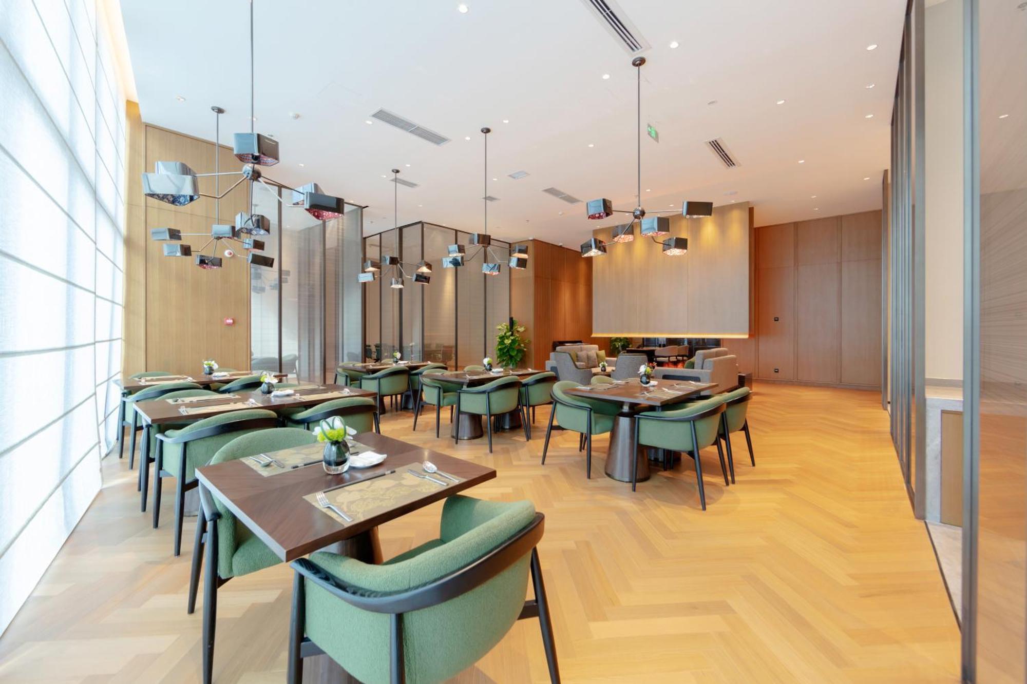 Wyndham Grand Plaza Royale Hot Springs Fenghuang Hotel Bagian luar foto