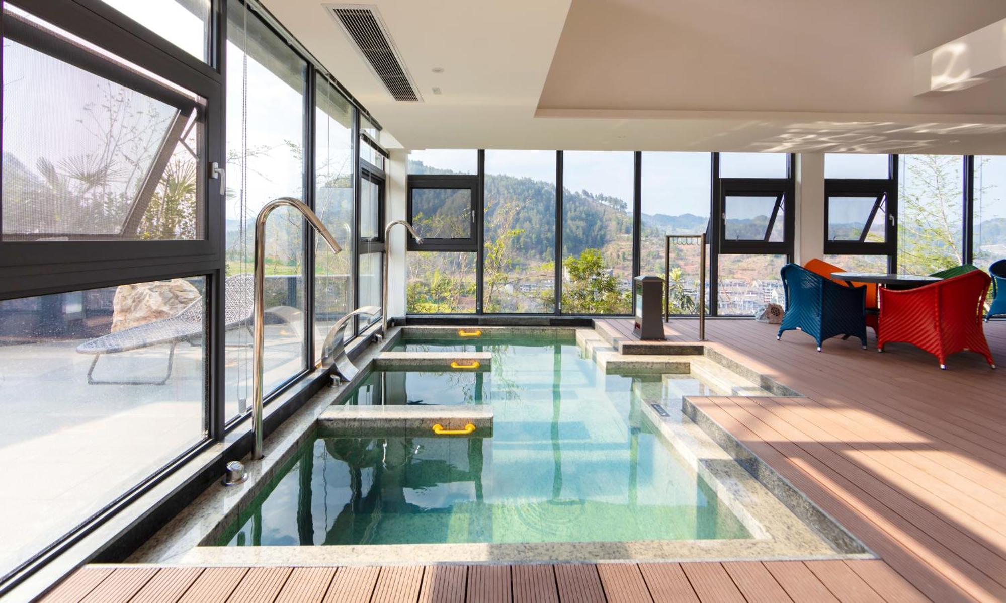 Wyndham Grand Plaza Royale Hot Springs Fenghuang Hotel Bagian luar foto