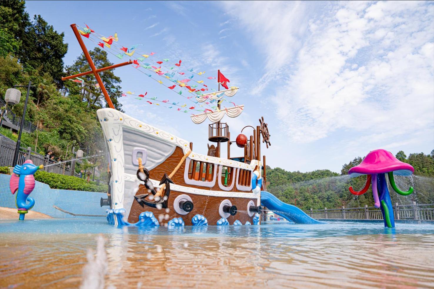 Wyndham Grand Plaza Royale Hot Springs Fenghuang Hotel Bagian luar foto