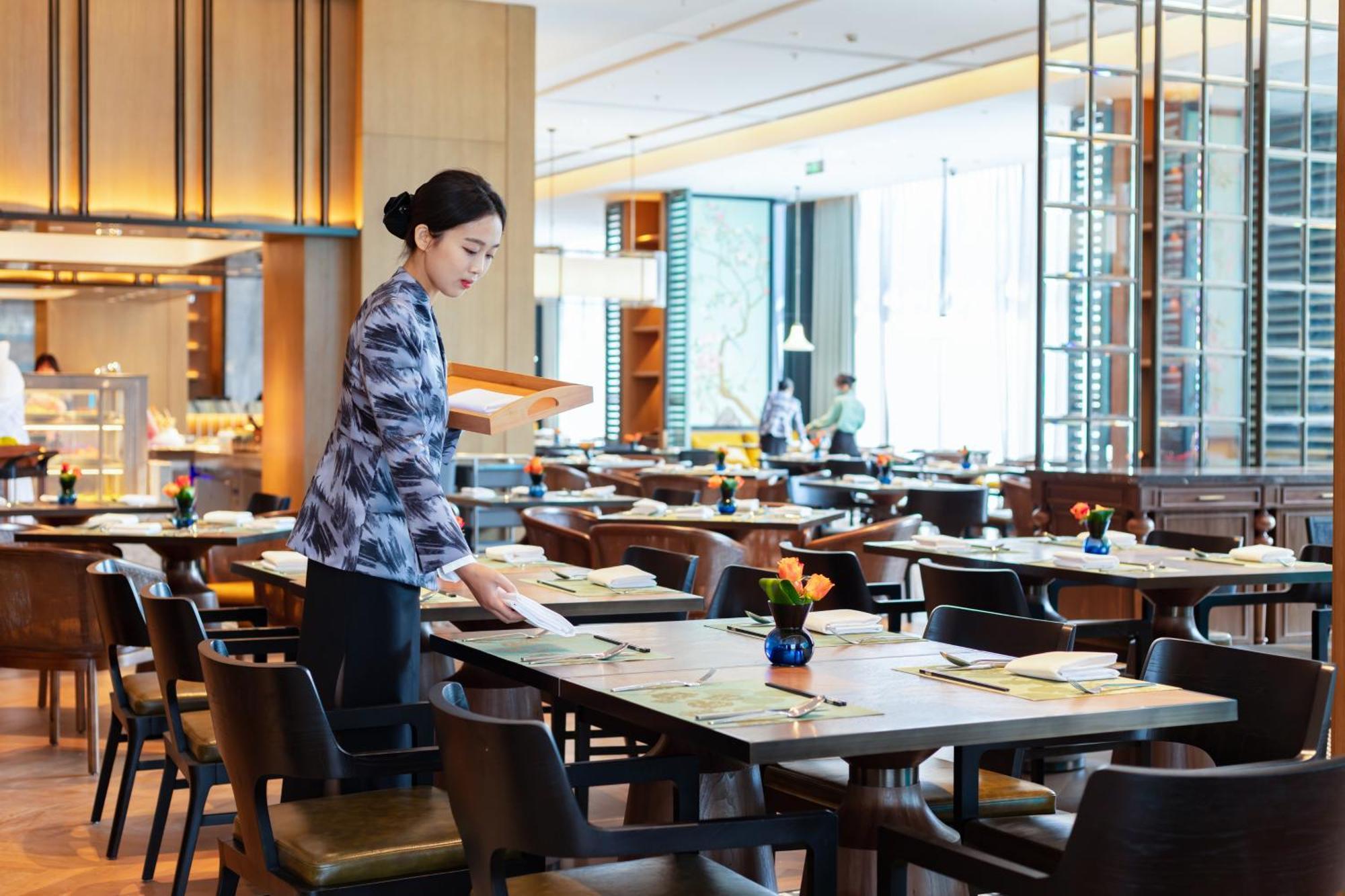 Wyndham Grand Plaza Royale Hot Springs Fenghuang Hotel Bagian luar foto