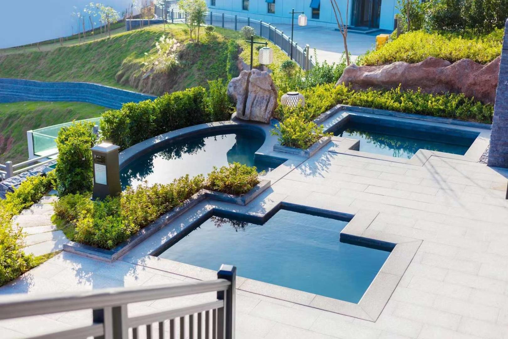 Wyndham Grand Plaza Royale Hot Springs Fenghuang Hotel Bagian luar foto