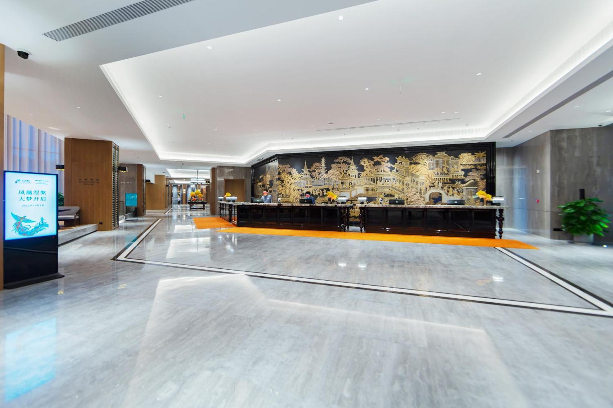 Wyndham Grand Plaza Royale Hot Springs Fenghuang Hotel Bagian luar foto