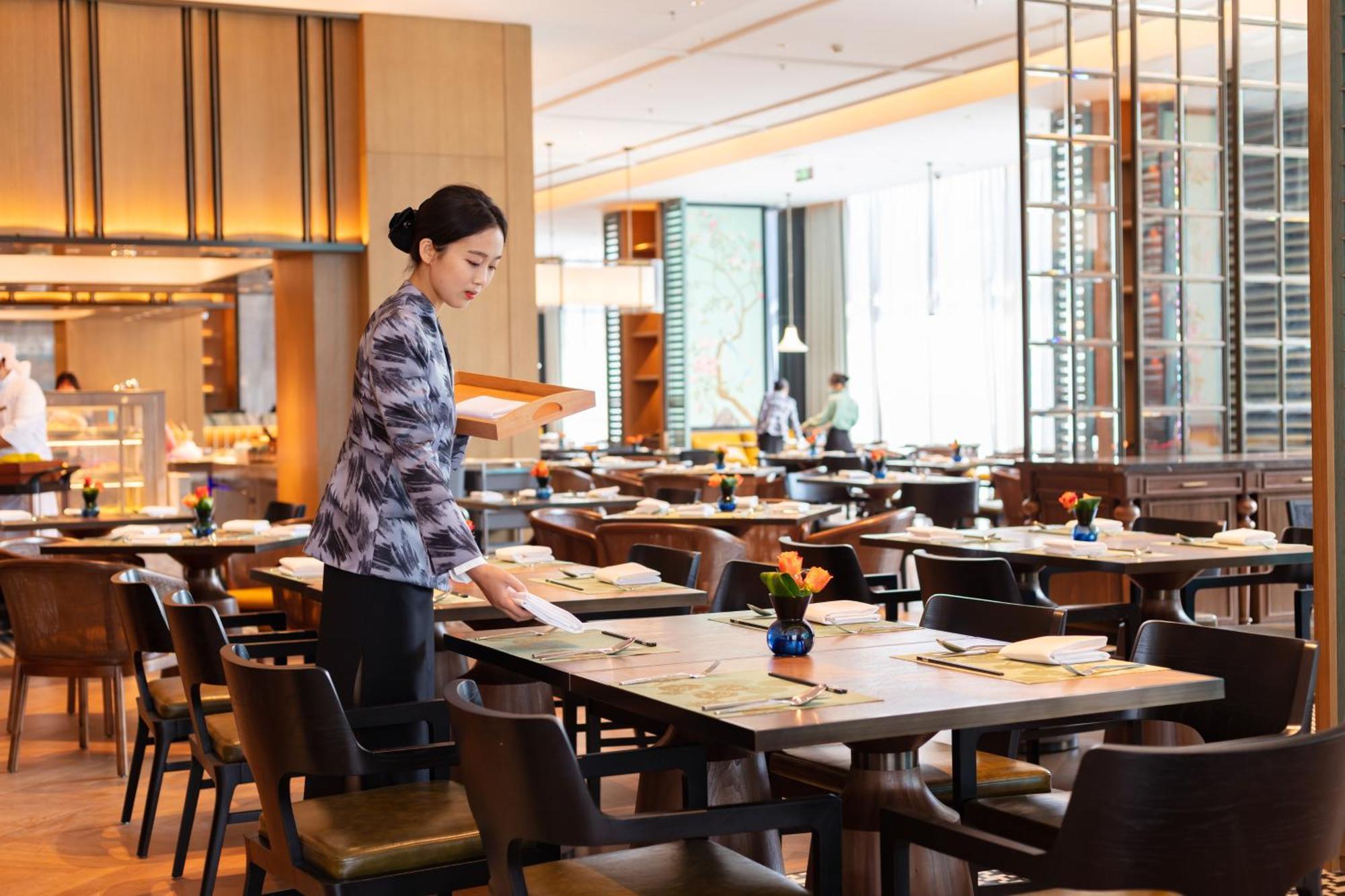 Wyndham Grand Plaza Royale Hot Springs Fenghuang Hotel Bagian luar foto