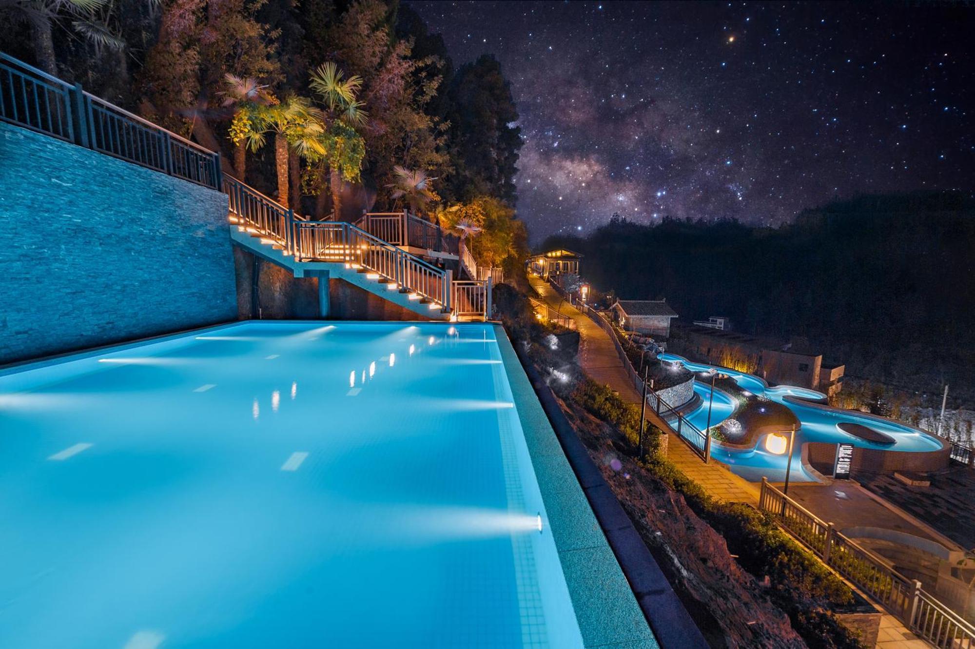Wyndham Grand Plaza Royale Hot Springs Fenghuang Hotel Bagian luar foto