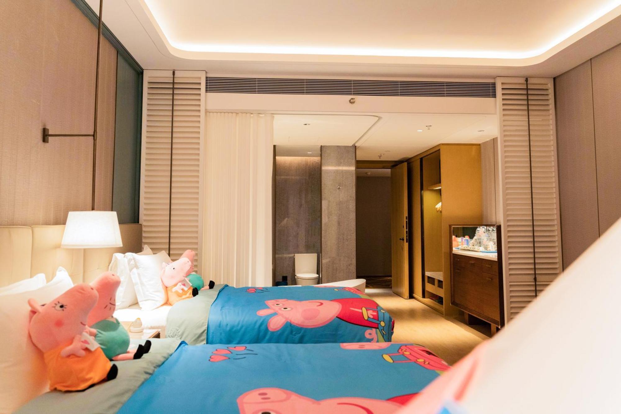 Wyndham Grand Plaza Royale Hot Springs Fenghuang Hotel Bagian luar foto