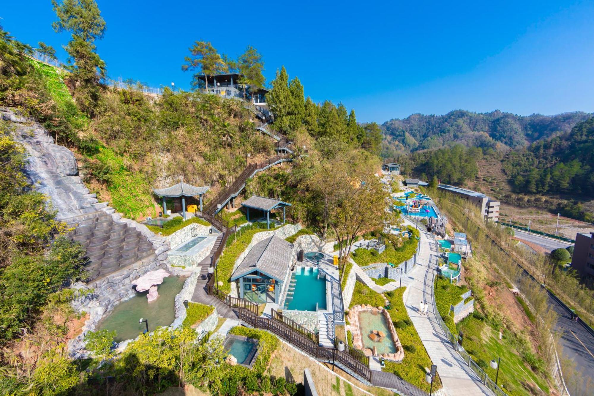Wyndham Grand Plaza Royale Hot Springs Fenghuang Hotel Bagian luar foto
